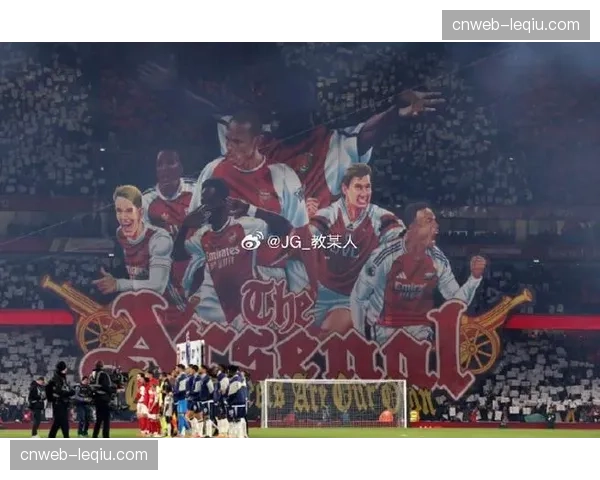 球迷看台巨型Tifo致敬即将离队的俱乐部传奇队长 球迷看台巨型Tifo致敬即将离队的俱乐部传奇队长