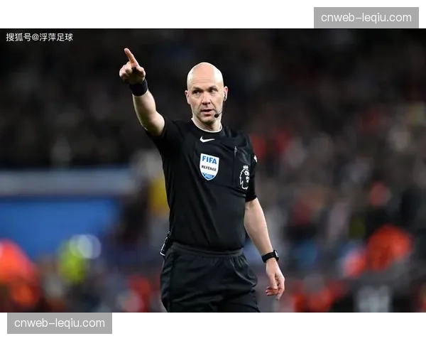西汉姆联1-1战平布伦特福德，莫耶斯赛后批评裁判判罚尺度